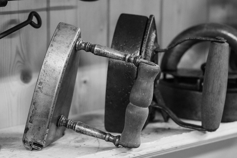 Old style Cloth Iron